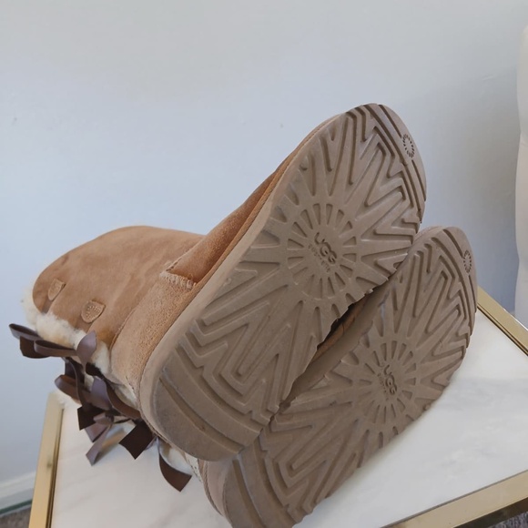 UGG Sheepskin Boots Size 7. - Picture 9 of 9